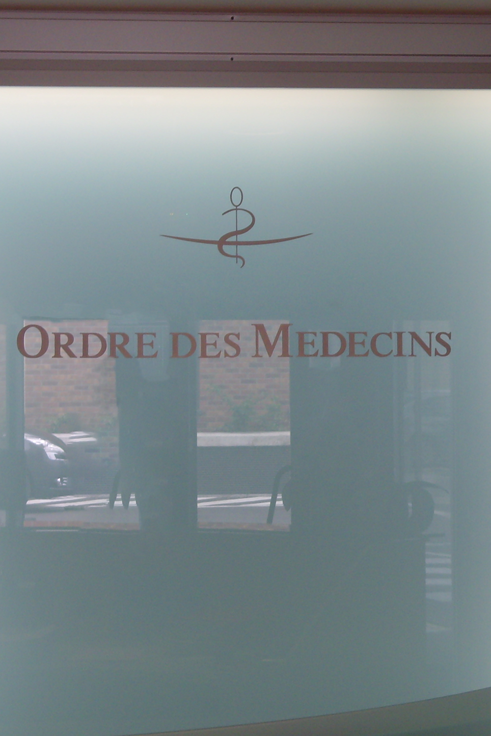 ordre-des-medecins_vitrophanie-vertical