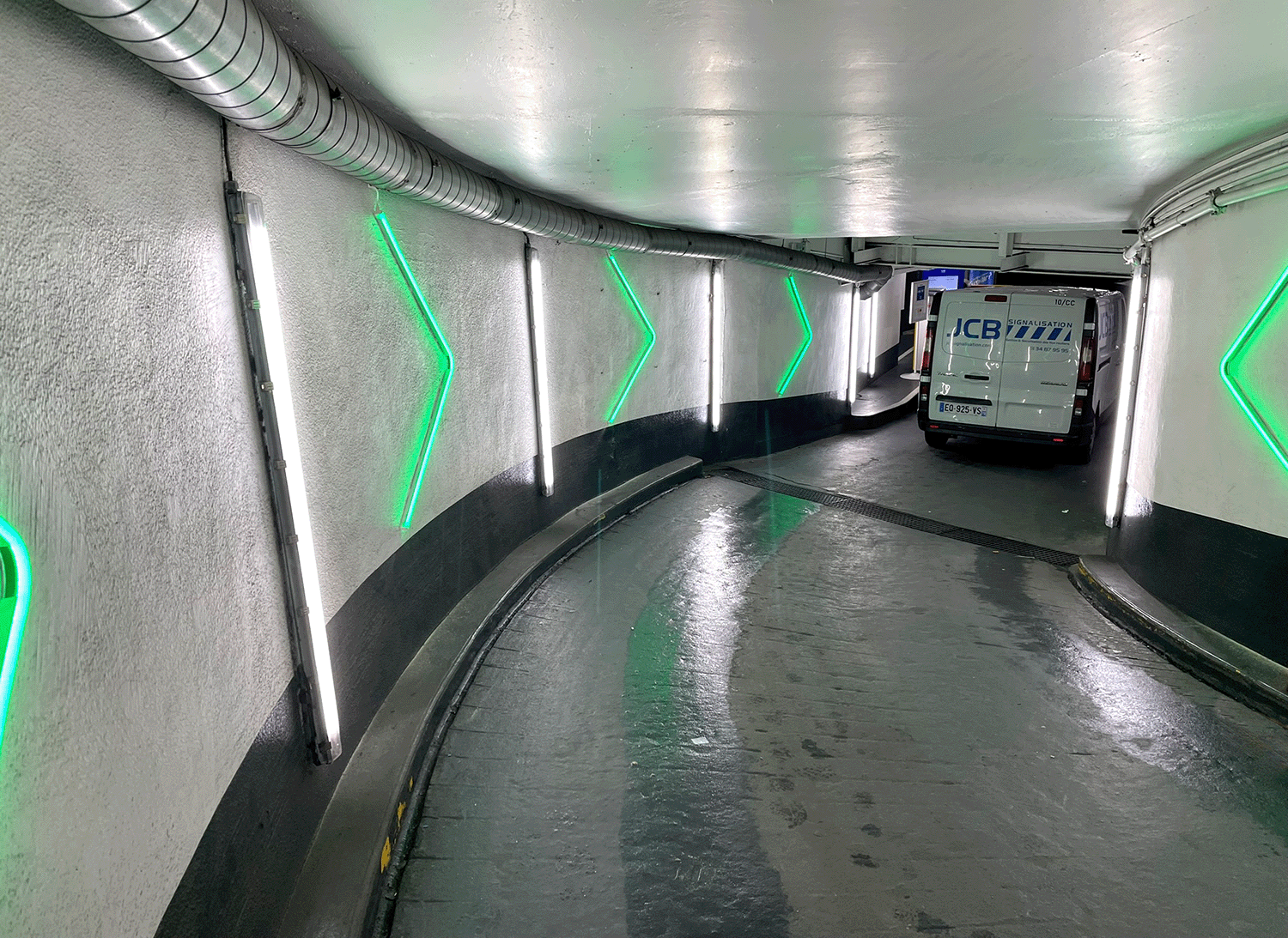 neons parking Galeries Lafayette-2
