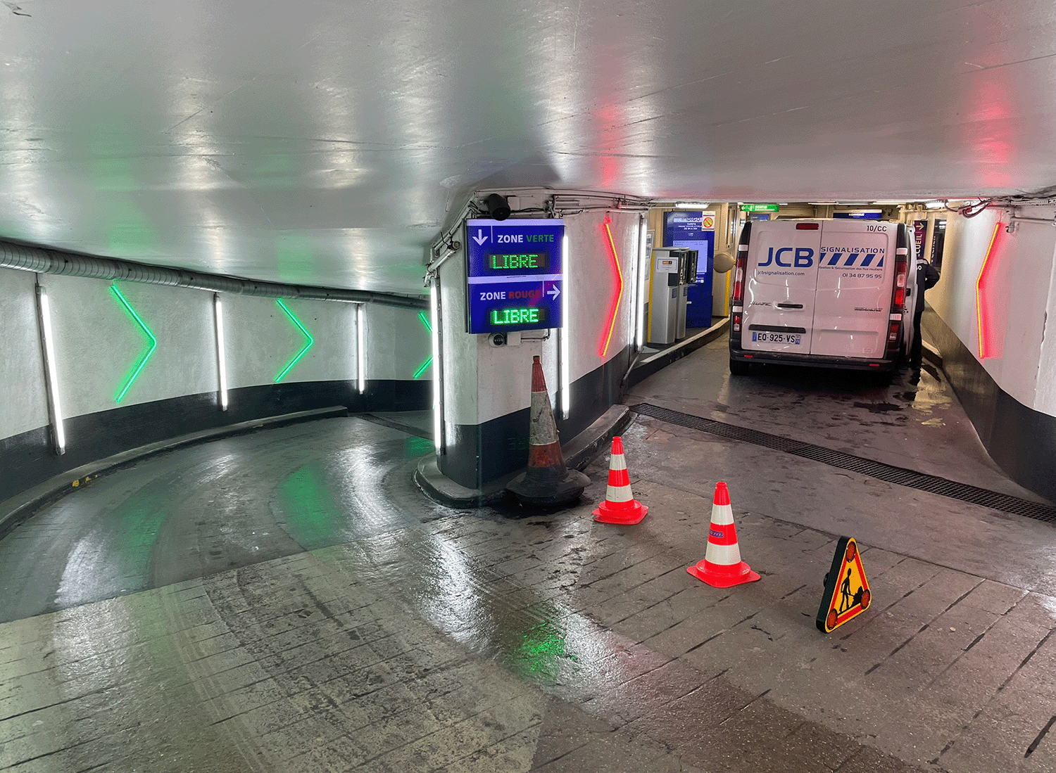neons parking Galeries Lafayette-2